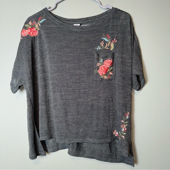 Anthropologie Tops - Anthro Akemi + Kin Women’s Petal Tee Embroidered Top‎ Olive Green Boxy Small